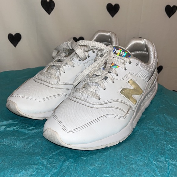 SOLD !! New Balance 997H Shoes in White and Iridescent - Picture 10 of 11